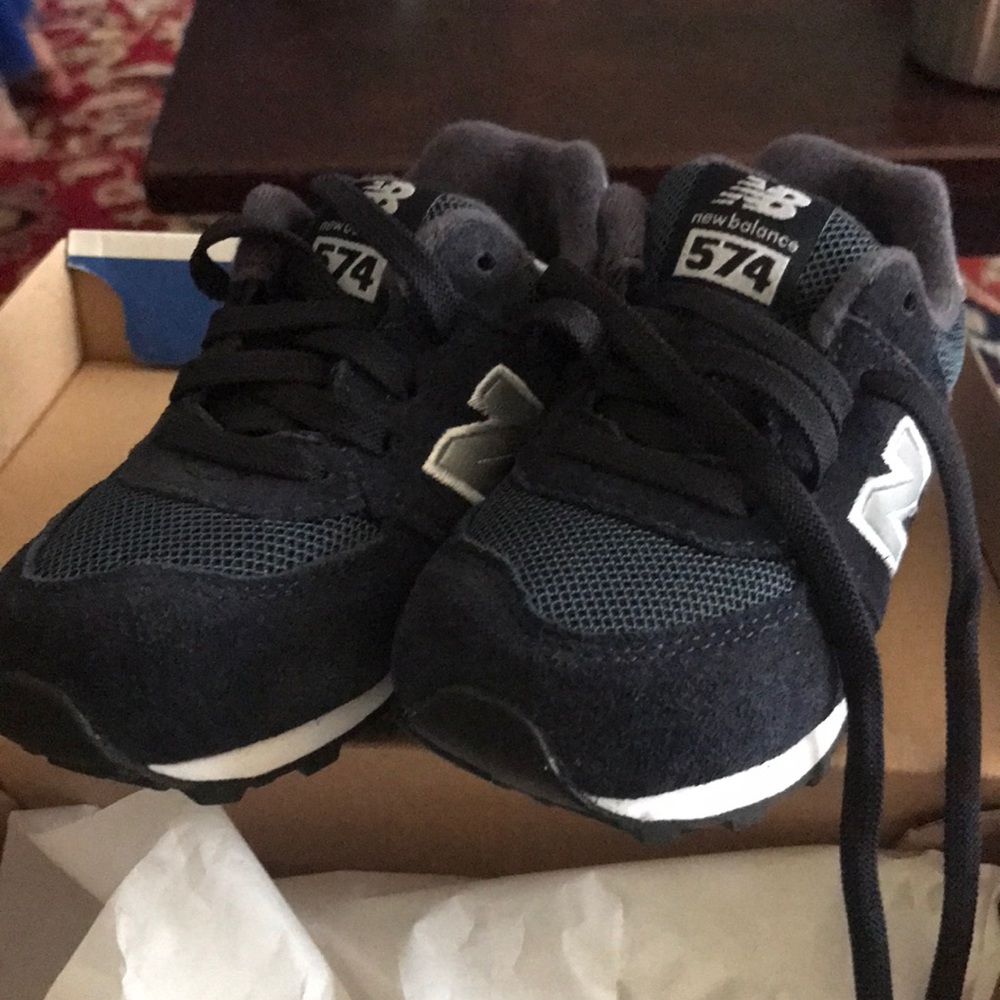 BNIB 574 new balance tennis shoes 9.5 wide